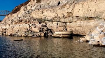 Vegas water intake now visible at drought-stricken Lake Mead