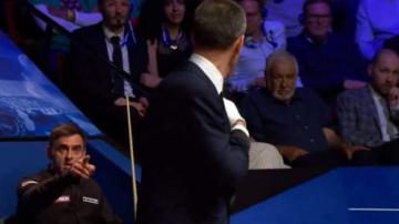 World Snooker Championship 2022: Ronnie O'Sullivan leads Judd Trump in final