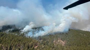 Wind-whipped fire forces more New Mexico residents to flee