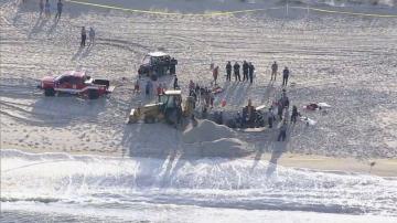 2 juveniles trapped after sand collapses at Jersey Shore beach: Police