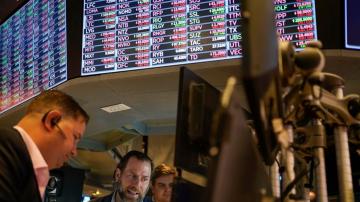 Slumping technology stocks pull Wall Street lower