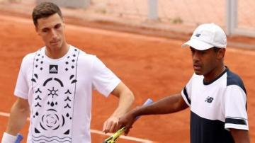 French Open: Joe Salisbury and Rajeev Ram advance, but Jamie Murray and Bruno Soares are defeated