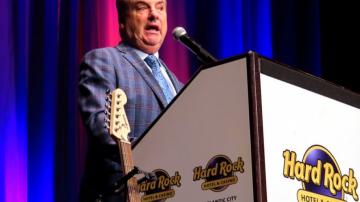 Hard Rock boss confers with NJ governor on casino smoking