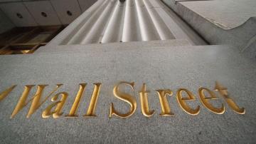 Stocks fall as choppy trading persists on Wall Street