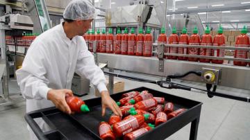 Sriracha hot sauce maker warns of shortage