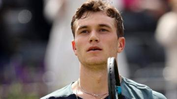 Queen's: Jack Draper beats Taylor Fritz at Cinch Championships in London