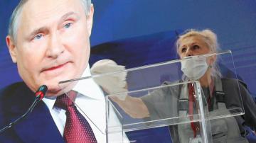Russia's economic forum to be far smaller but moves forward
