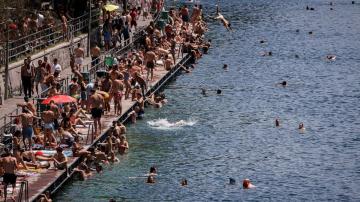 Hot weekend for Europe, officials warn of extreme fire risk