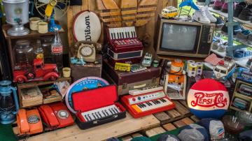 You Can Embrace 'Cluttercore' Without Your House Looking Like a Yard Sale