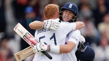 England v New Zealand: Joe Root and Jonny Bairstow seal Headingley victory and 3-0 series win