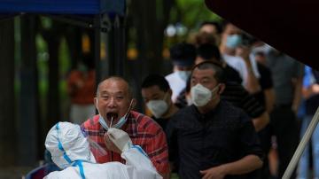 China reduces quarantine for people arriving from abroad