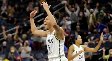 Powers scores career-high 32 points to help Lynx beat Aces