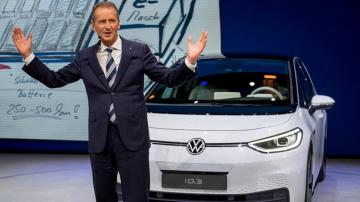 Volkswagen CEO, facing series of setbacks, will step down