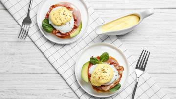 You Can Make This Cheater's Hollandaise Sauce in the Microwave