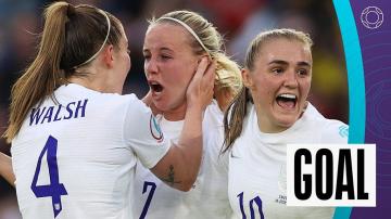 Euro 2022: 'She's done it again!' Beth Mead's 'flawless' finish puts England ahead