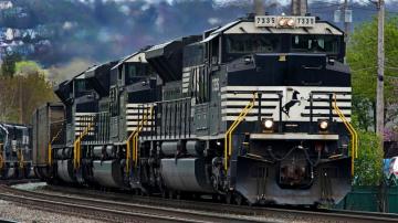 Norfolk Southern reports flat Q2 profit as its delays linger