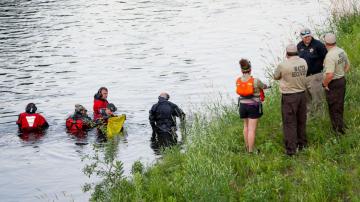 1 dead, 4 wounded in stabbing on river; suspect in custody: Sheriff's office
