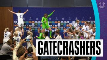 Euro 2022: Singing England players interrupt Sarina Wiegman's news conference