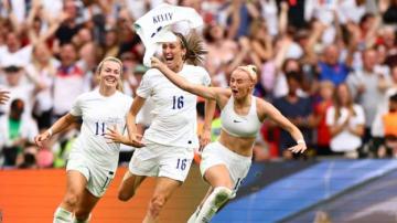Chloe Kelly: England winger's celebration praised for empowering women