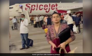 SpiceJet Flyers Walk On Tarmac At Delhi Airport After Waiting For Bus