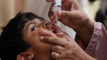 London kids to be offered polio shot after more virus found