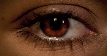 Bioengineered eye implant restores vision for 20 people (5 Photos)