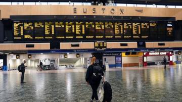 Trains paralyzed again in UK as unions stage more strikes
