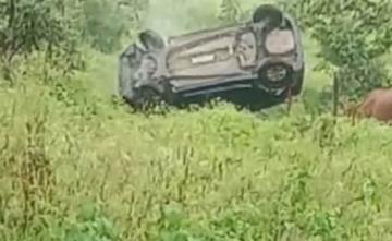 Video: Speeding Car Skids Off Nagpur Road, Turns Turtle, Passengers Safe