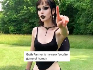 This sexy Goth Girl Farmer has the internet simping (20 Photos)