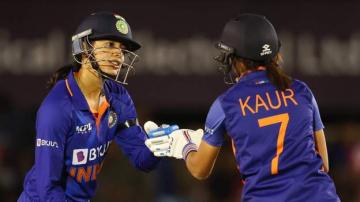 England v India: Smriti Mandhana guides tourists to win to set up T20 series decider