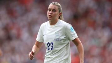 Alessia Russo: Manchester United forward withdraws from England squad with 'small injury'