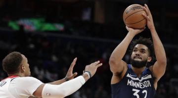 Timberwolves ease Towns back in after illness, hospitalization