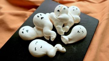 Make These Two-ingredient Meringue Ghost Cookies