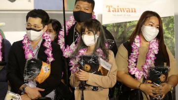 Tourists flock to Taiwan as COVID entry restrictions eased
