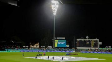 England in Australia: Third Twenty20 abandoned because of rain in Canberra