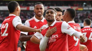Arsenal 5-0 Nottingham Forest: Gunners thrash struggling Forest to go top