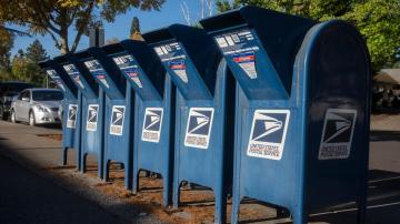 Avoid Using Blue Mailboxes During the Holidays, USPS Warns