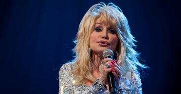 Dolly Parton receives $100 million for charity from Jeff Bezos (5 GIFs)