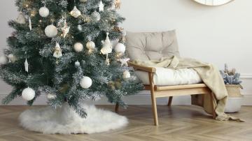 Three Cheap, Simple Ways to Make a No-Sew Christmas Tree Skirt