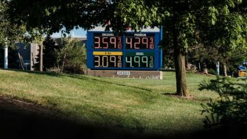 Gas prices plunge to lowest level since February