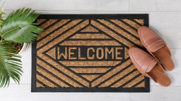 Don't Make These Mistakes As a Guest in Someone's House