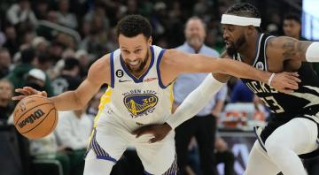 Warriors’ Curry won’t return vs. Pacers after injuring left shoulder