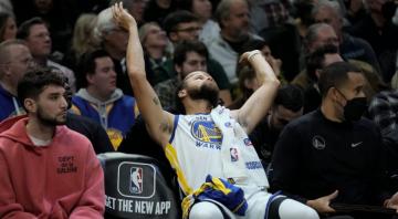 Stephen Curry relieved that injured shoulder won’t need surgery