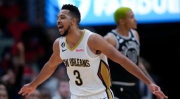 McCollum scores 40, Pelicans take down Spurs to end skid