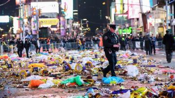 3 police officers injured in 'machete' attack near Times Square, officials say