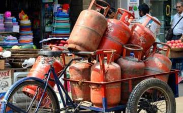 Cooking Gas Prices Up By Rs 25. Rates Were Hiked 4 Times Last Year