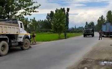Big Combing Operation After Terrorist Snatches Gun From Cop In Kashmir