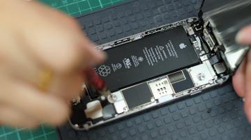 Why You Should Replace Your Old iPhone’s Battery Right Now