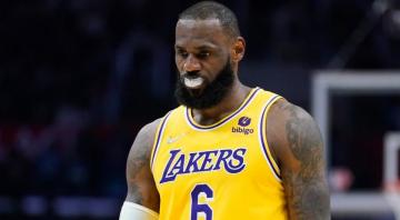 LeBron James downgraded to ‘questionable’ to play vs. Kings
