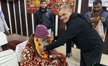 98-Year-Old Man Released From Ayodhya Jail, Gets A Farewell From Jail Staff